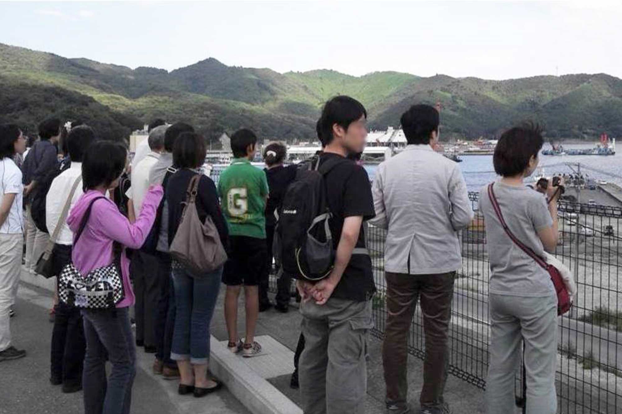 女川町での語り部ガイドの様子